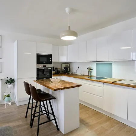 Apartment T4 Moderne Et Spacieux A *