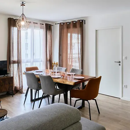 Apartment T4 Moderne Et Spacieux A