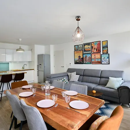 Apartment T4 Moderne Et Spacieux A