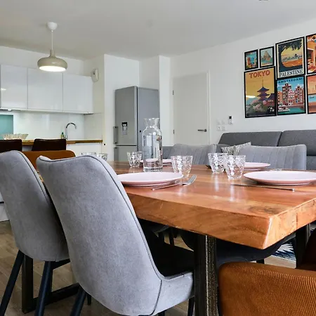 Apartment T4 Moderne Et Spacieux A *