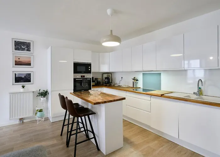 Apartment T4 Moderne Et Spacieux A *