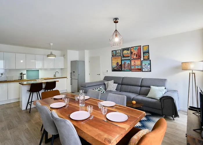 Apartment T4 Moderne Et Spacieux A